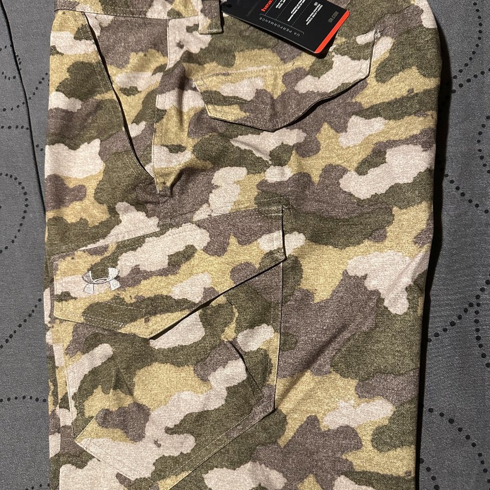 UNDER ARMOUR IRONSIDES CAMO CARGO SHORTS SIZE 30 MEN NWT $59.99